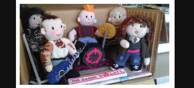 Band Knitting Pattern by elaine ecdesigns